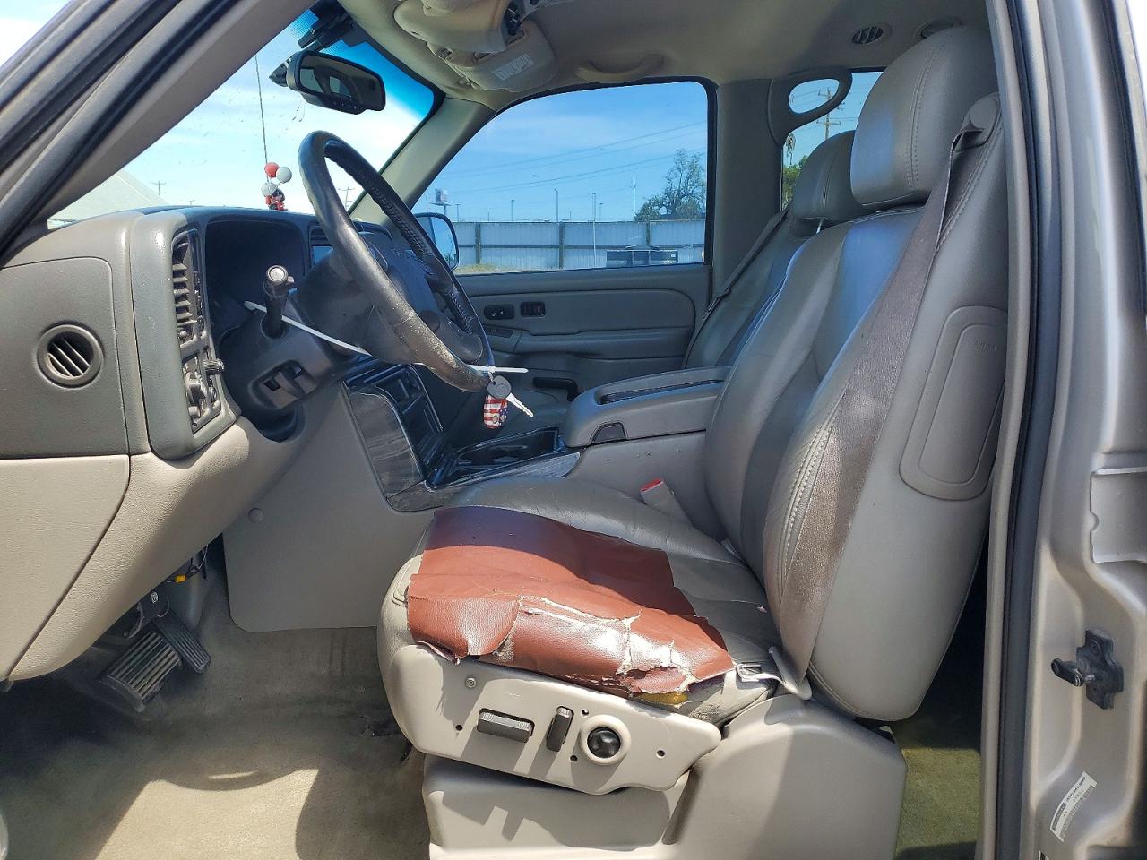 2004 GMC YUKON photo 19