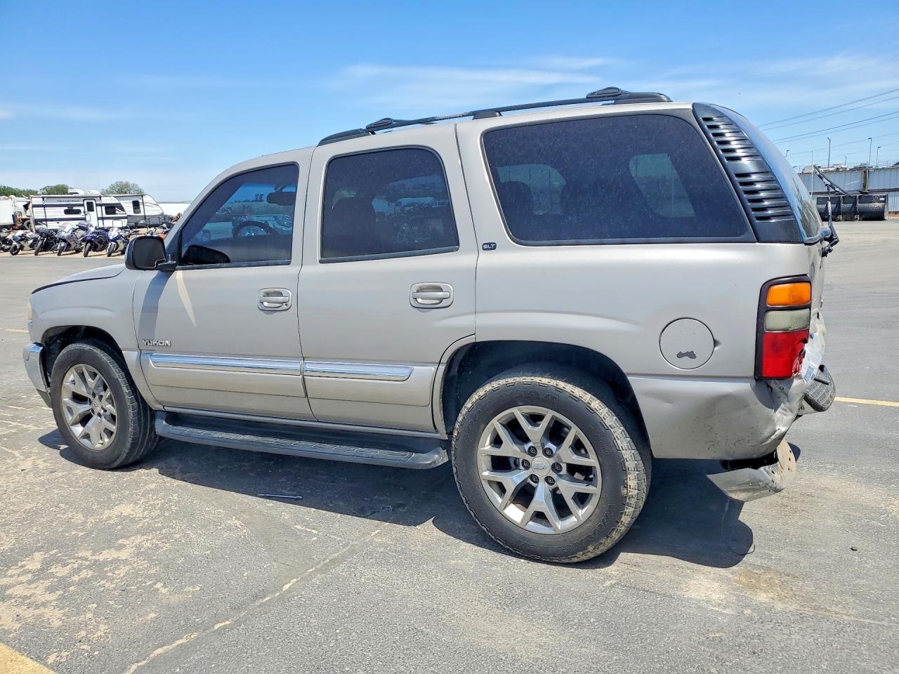 2004 GMC YUKON photo 4