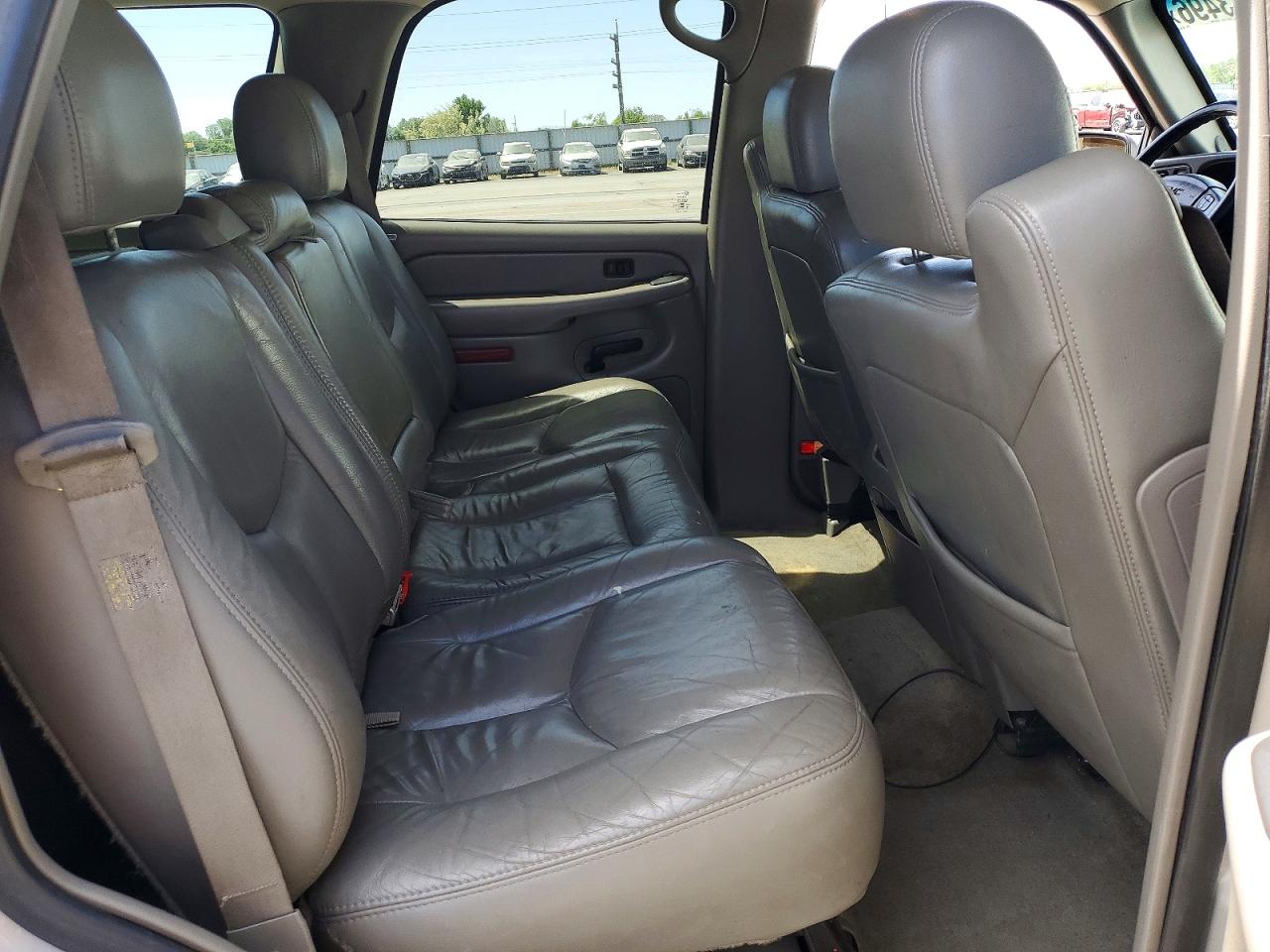 2004 GMC YUKON photo 31