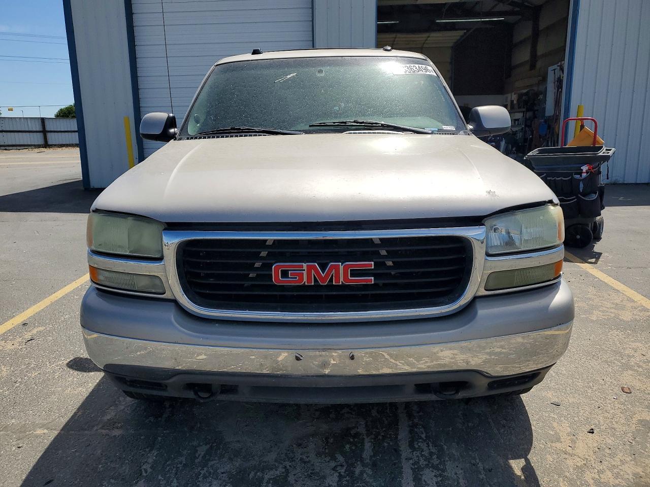 2004 GMC YUKON photo 13