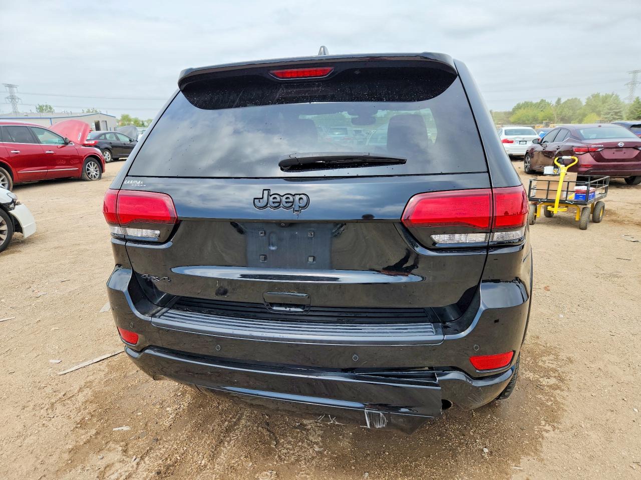 2020 JEEP GRAND CHEROKEE LAREDO photo 11