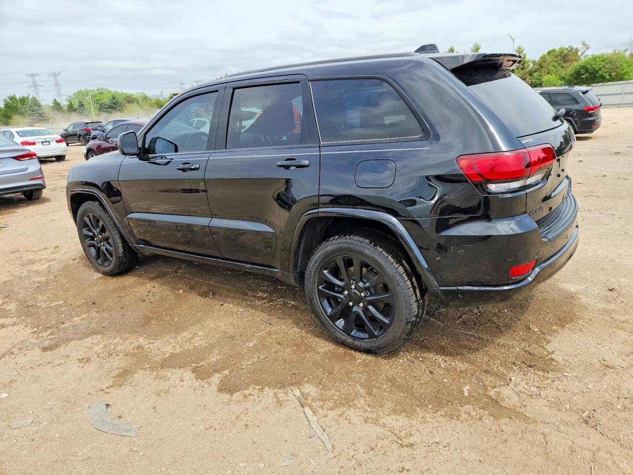 2020 JEEP GRAND CHEROKEE LAREDO photo 3