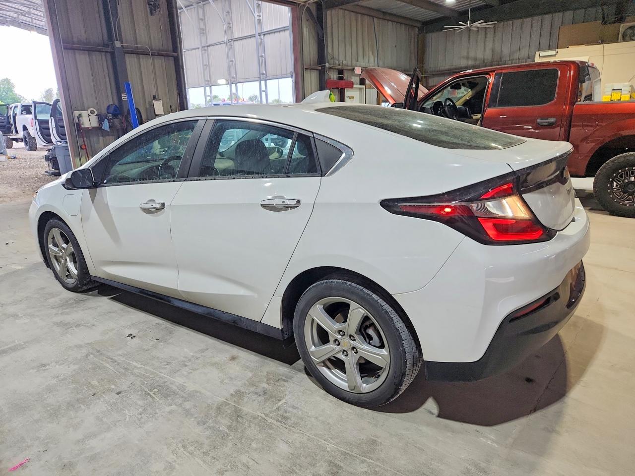 2017 CHEVROLET VOLT LT photo 4