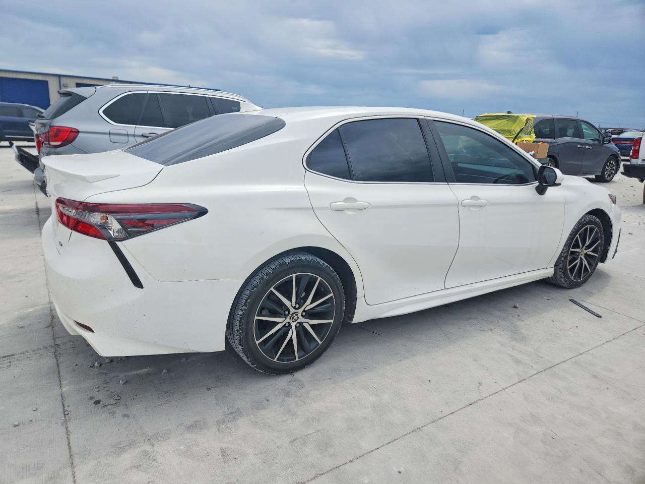 2021 TOYOTA CAMRY SE photo 7