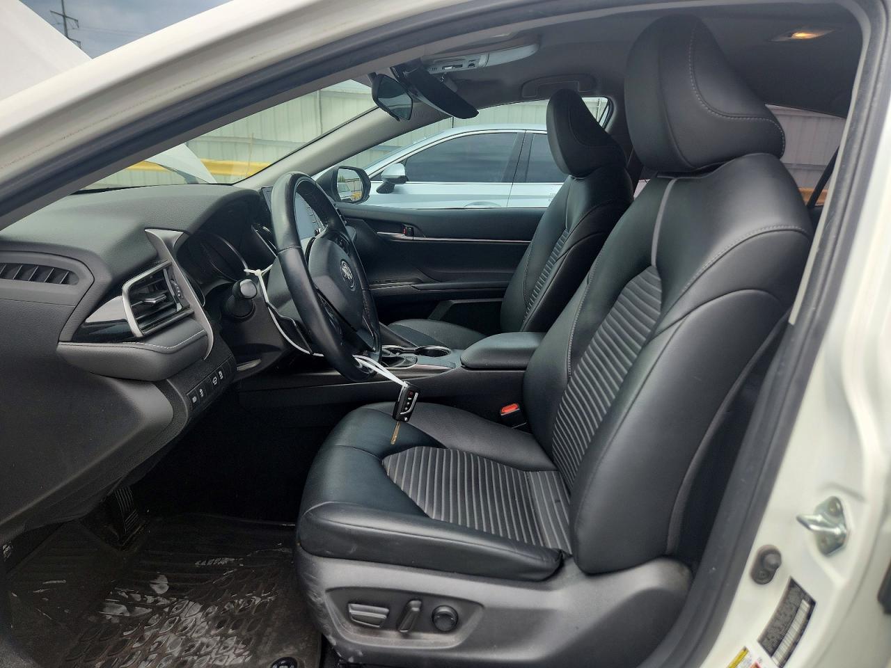 2021 TOYOTA CAMRY SE photo 19
