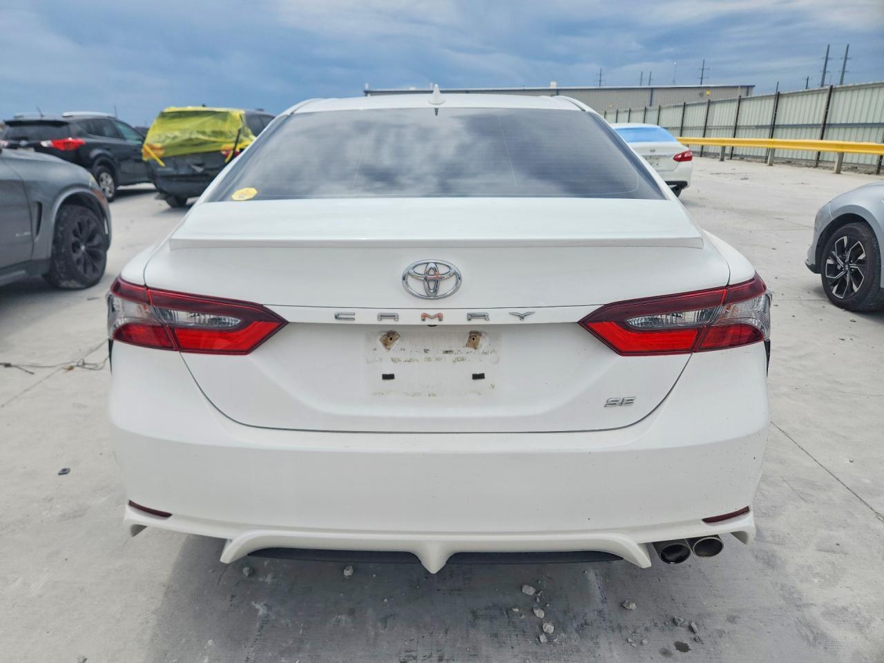 2021 TOYOTA CAMRY SE photo 16