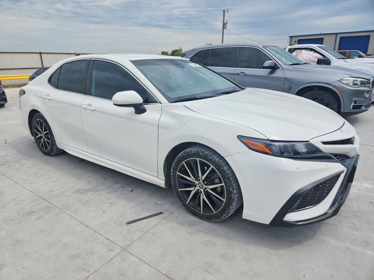 2021 TOYOTA CAMRY SE photo 10