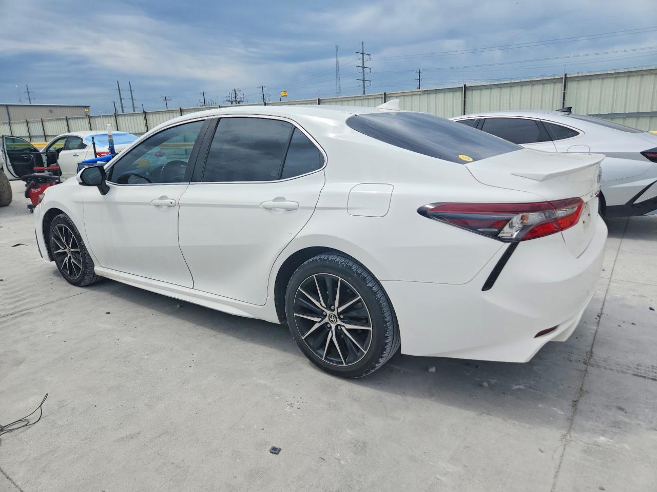 2021 TOYOTA CAMRY SE photo 4