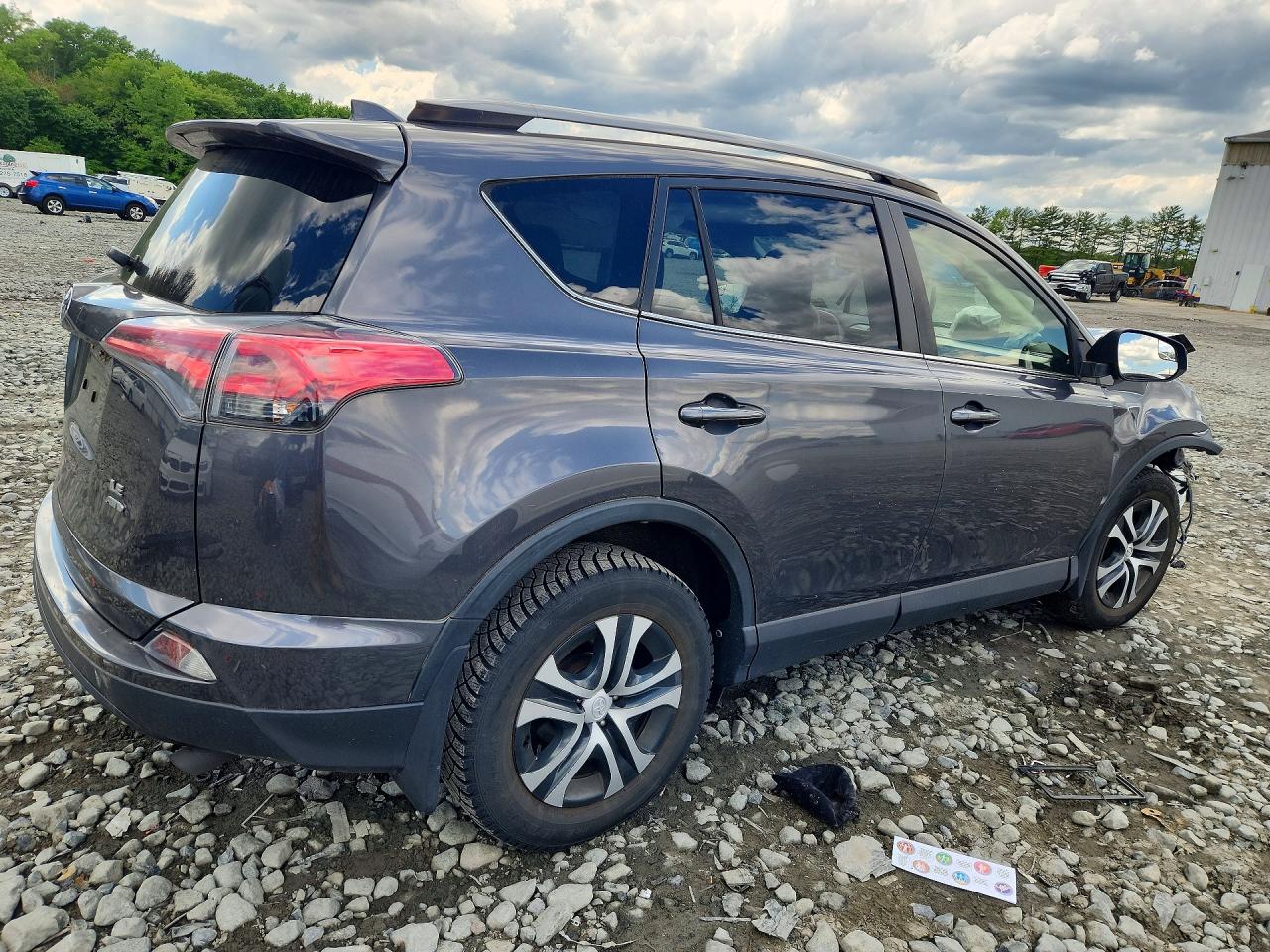 2017 TOYOTA RAV4 LE photo 3