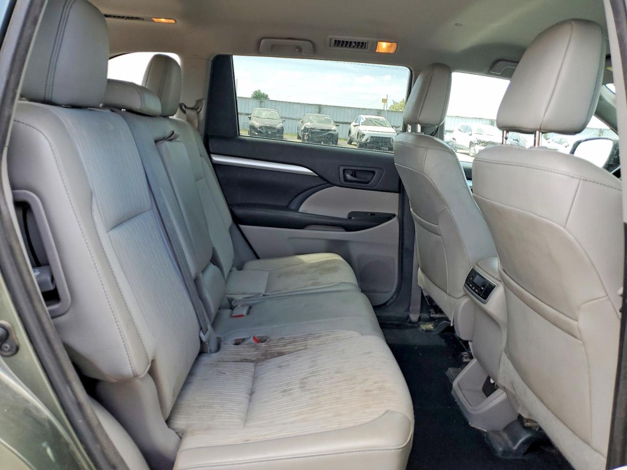 2016 TOYOTA HIGHLANDER LE PLUS photo 31