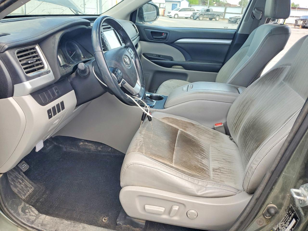 2016 TOYOTA HIGHLANDER LE PLUS photo 19