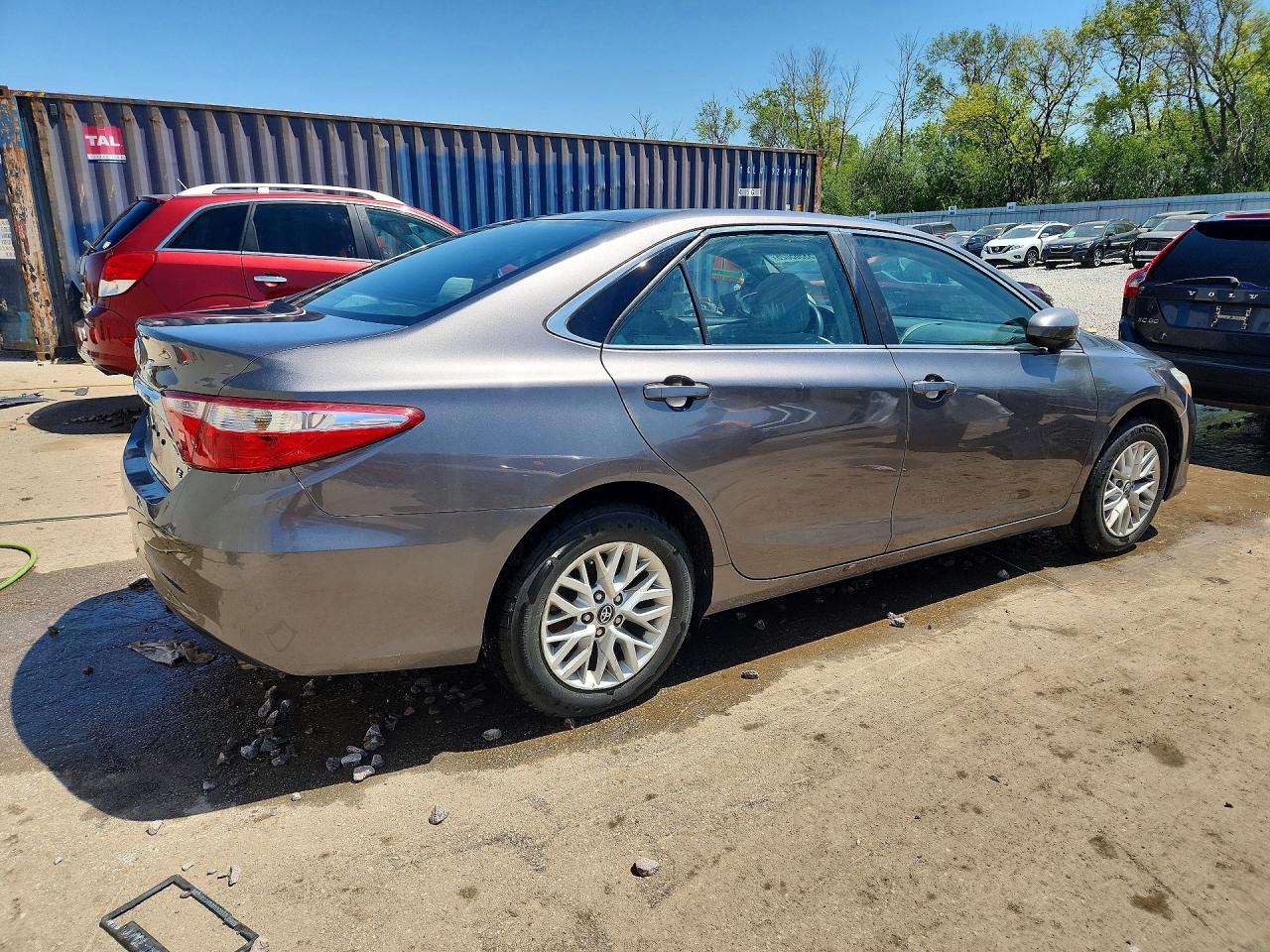 2017 TOYOTA CAMRY LE photo 7