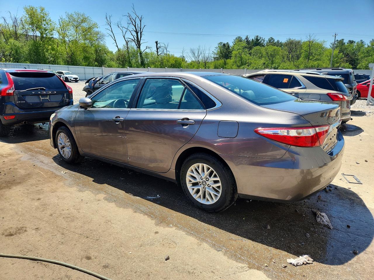 2017 TOYOTA CAMRY LE photo 4