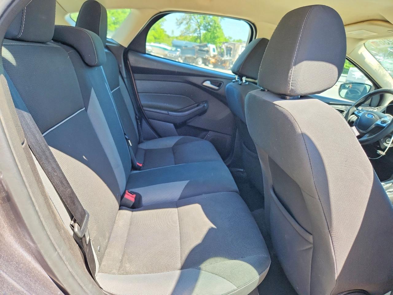 2014 FORD FOCUS SE photo 21