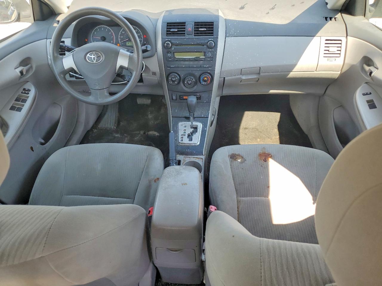 2010 TOYOTA COROLLA LE photo 8