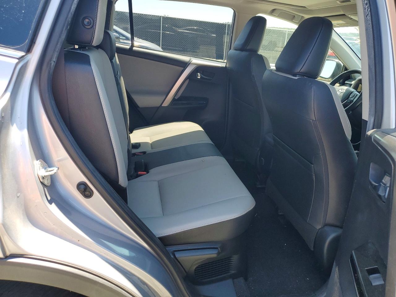 2018 TOYOTA RAV4 HV LIMITED photo 28