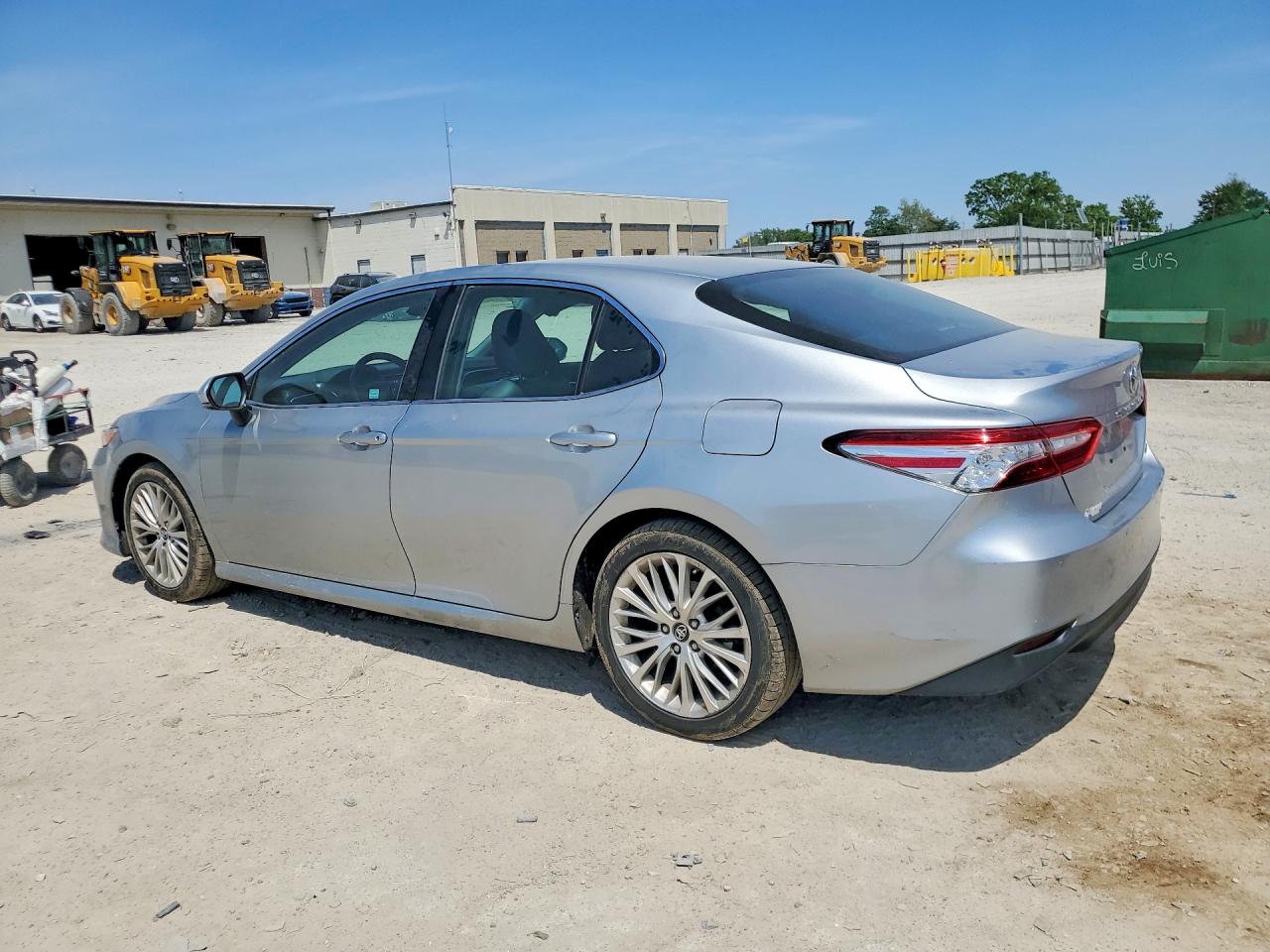 2018 TOYOTA CAMRY XLE photo 3
