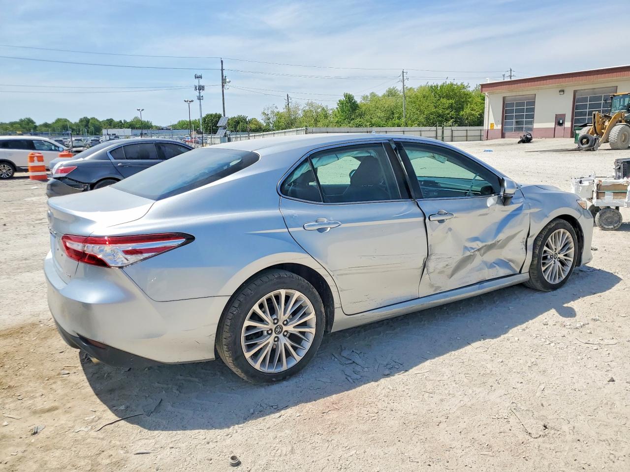 2018 TOYOTA CAMRY XLE photo 5