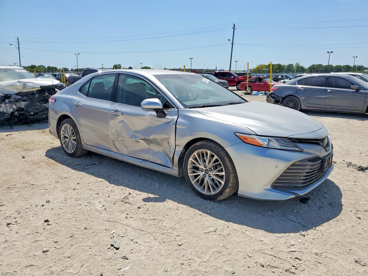 2018 TOYOTA CAMRY XLE photo 7