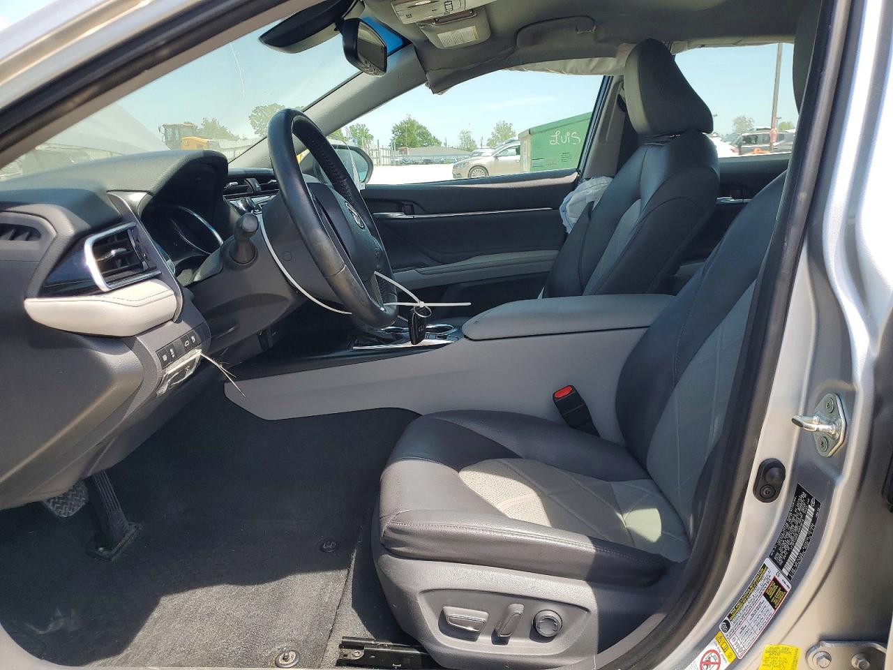 2018 TOYOTA CAMRY XLE photo 13