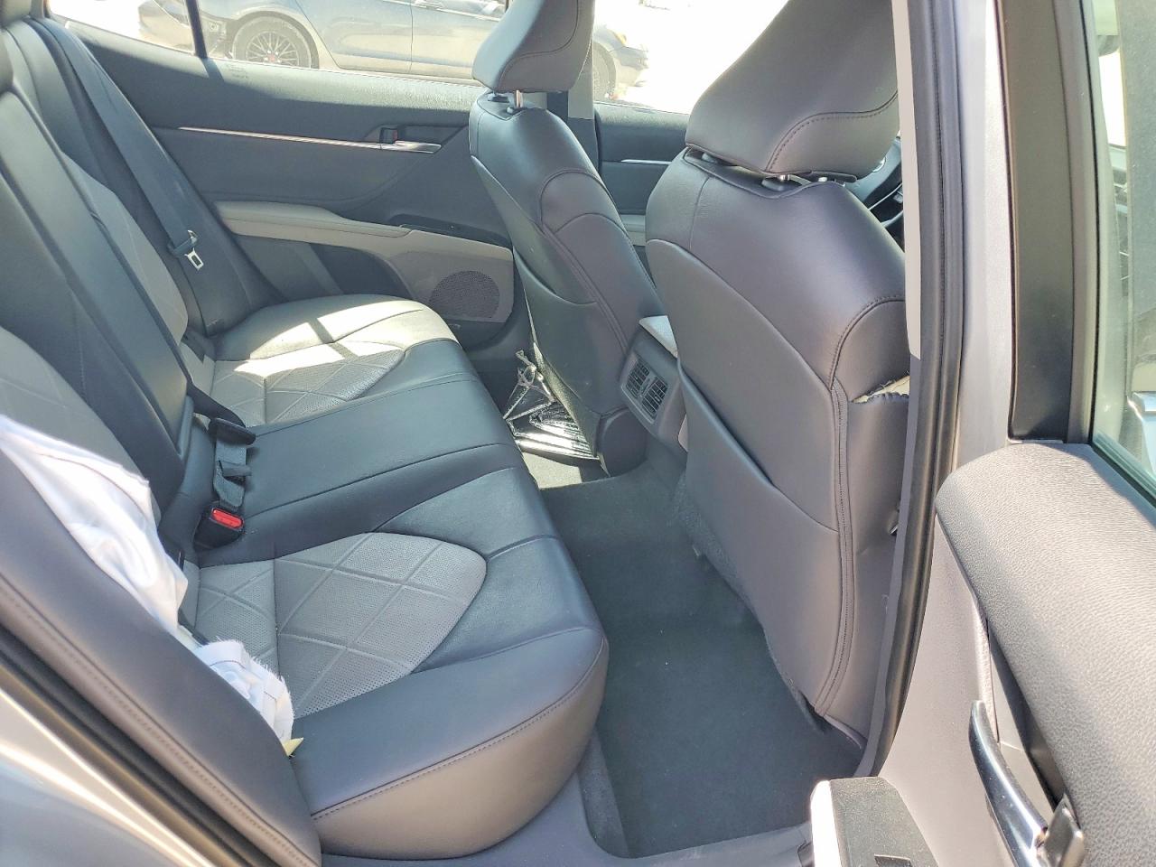 2018 TOYOTA CAMRY XLE photo 19