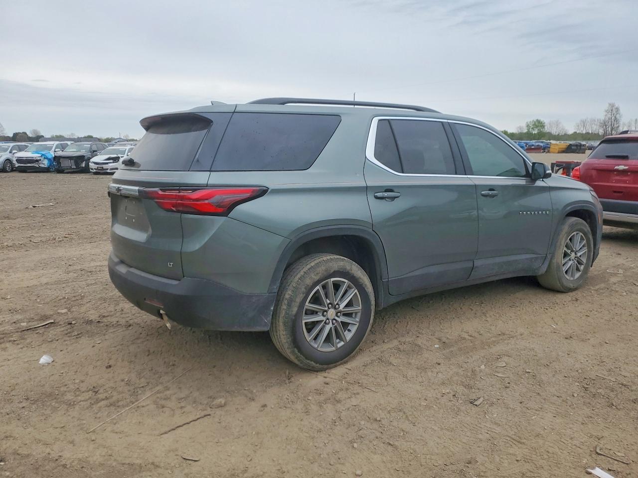 2023 CHEVROLET TRAVERSE LT photo 3