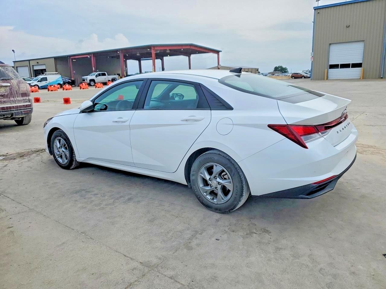 2023 HYUNDAI ELANTRA SE photo 4