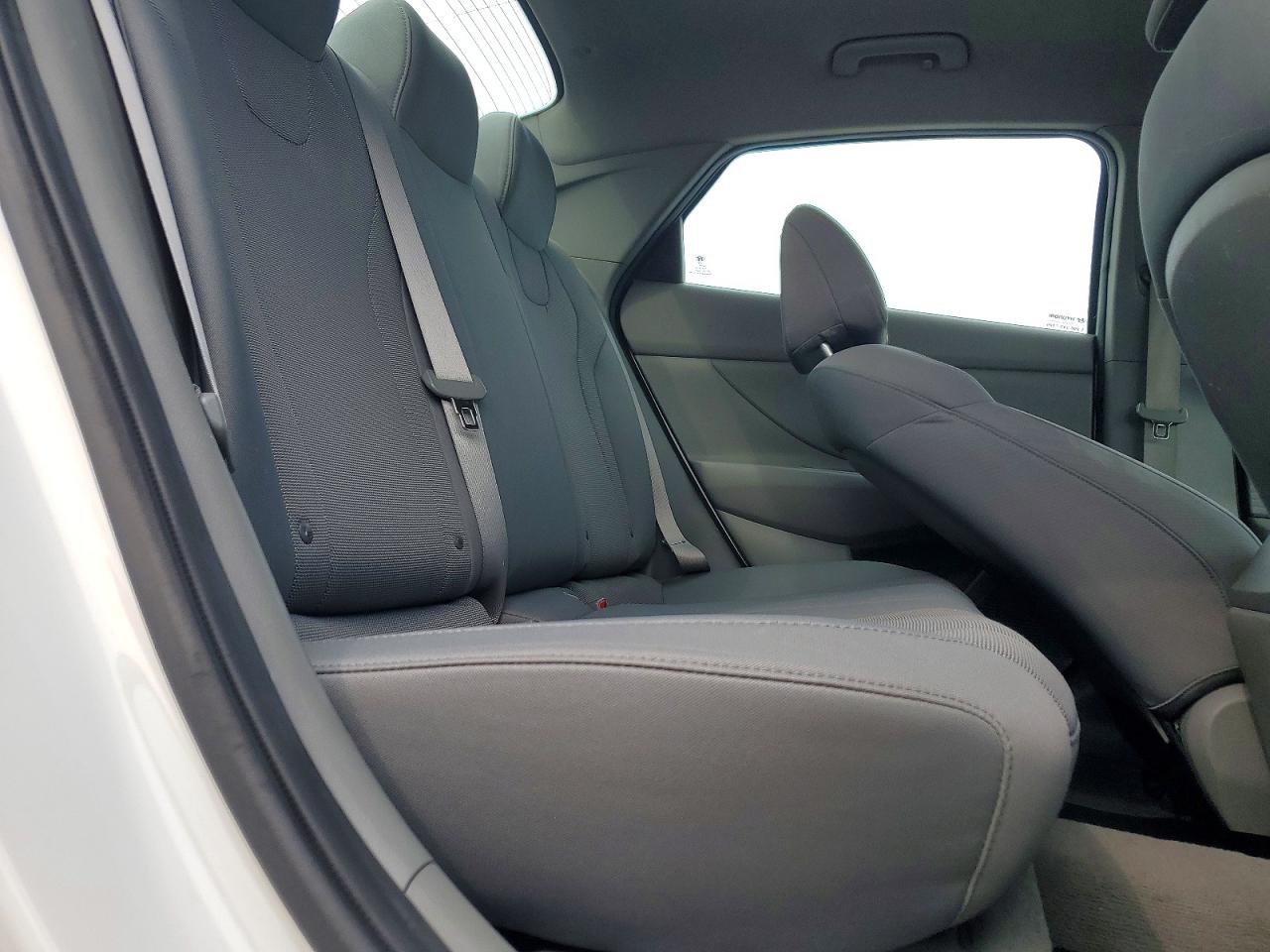 2023 HYUNDAI ELANTRA SE photo 28
