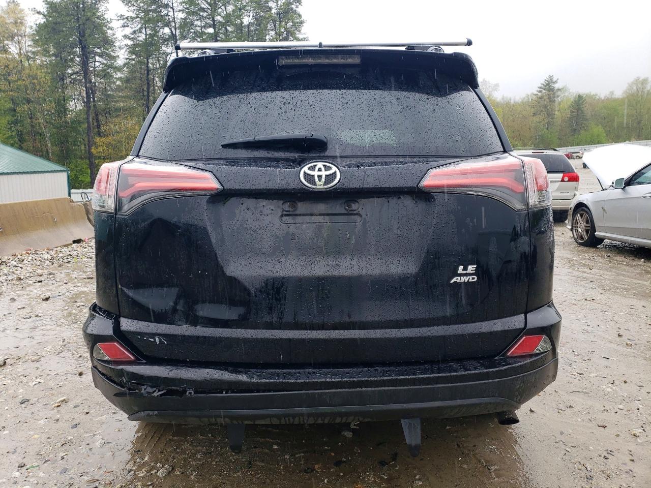 2017 TOYOTA RAV4 LE photo 6