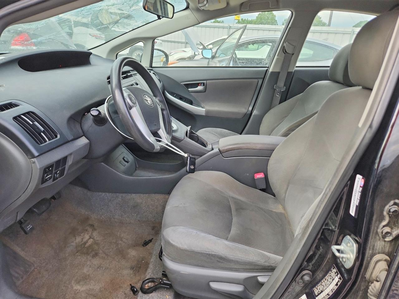 2011 TOYOTA PRIUS TWO photo 7