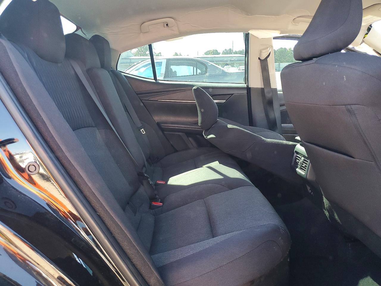 2025 TOYOTA CAMRY LE photo 28