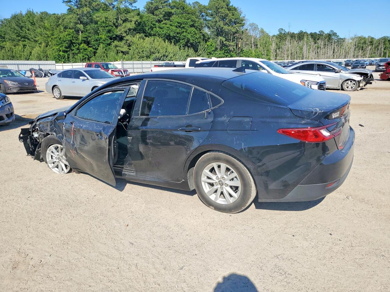 2025 TOYOTA CAMRY LE photo 4