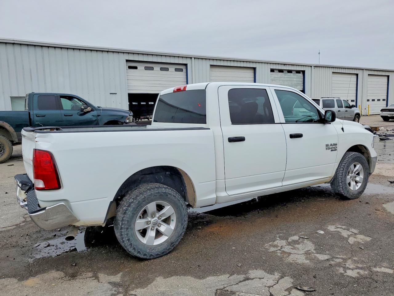 2023 RAM 1500 CLASSIC SLT photo 5