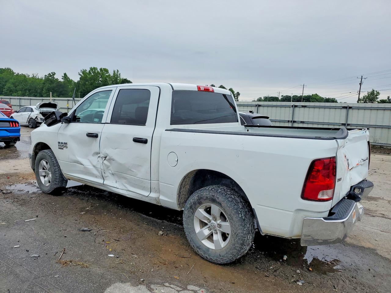 2023 RAM 1500 CLASSIC SLT photo 3