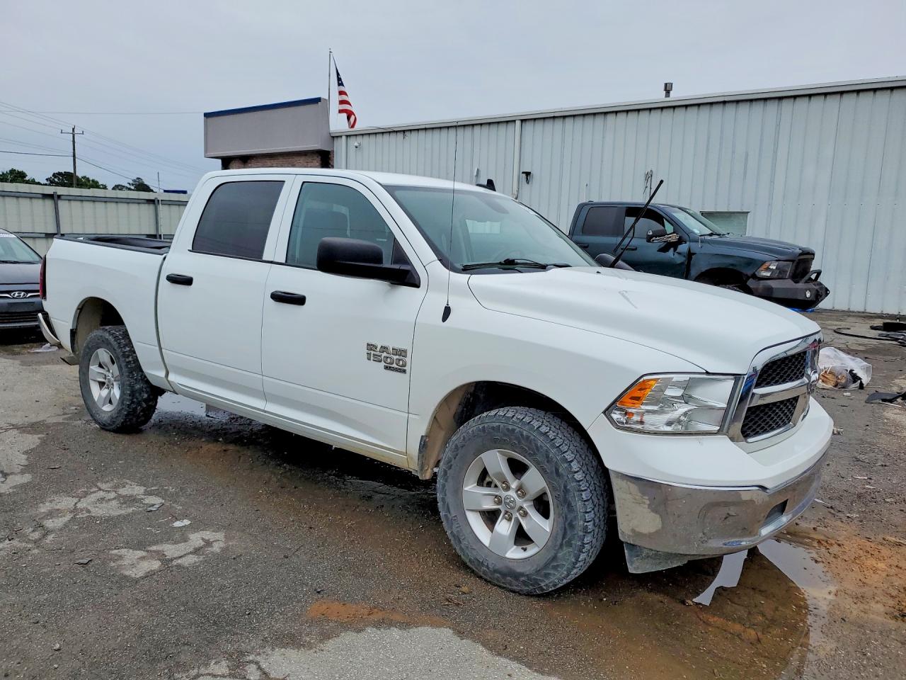 2023 RAM 1500 CLASSIC SLT photo 7