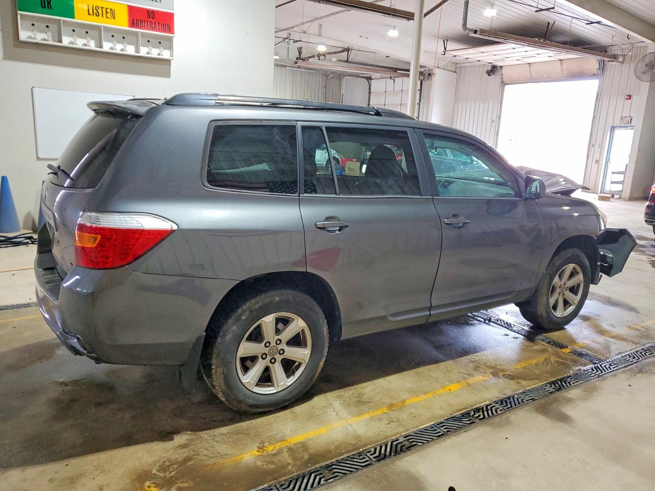 2010 TOYOTA HIGHLANDER SE photo 7