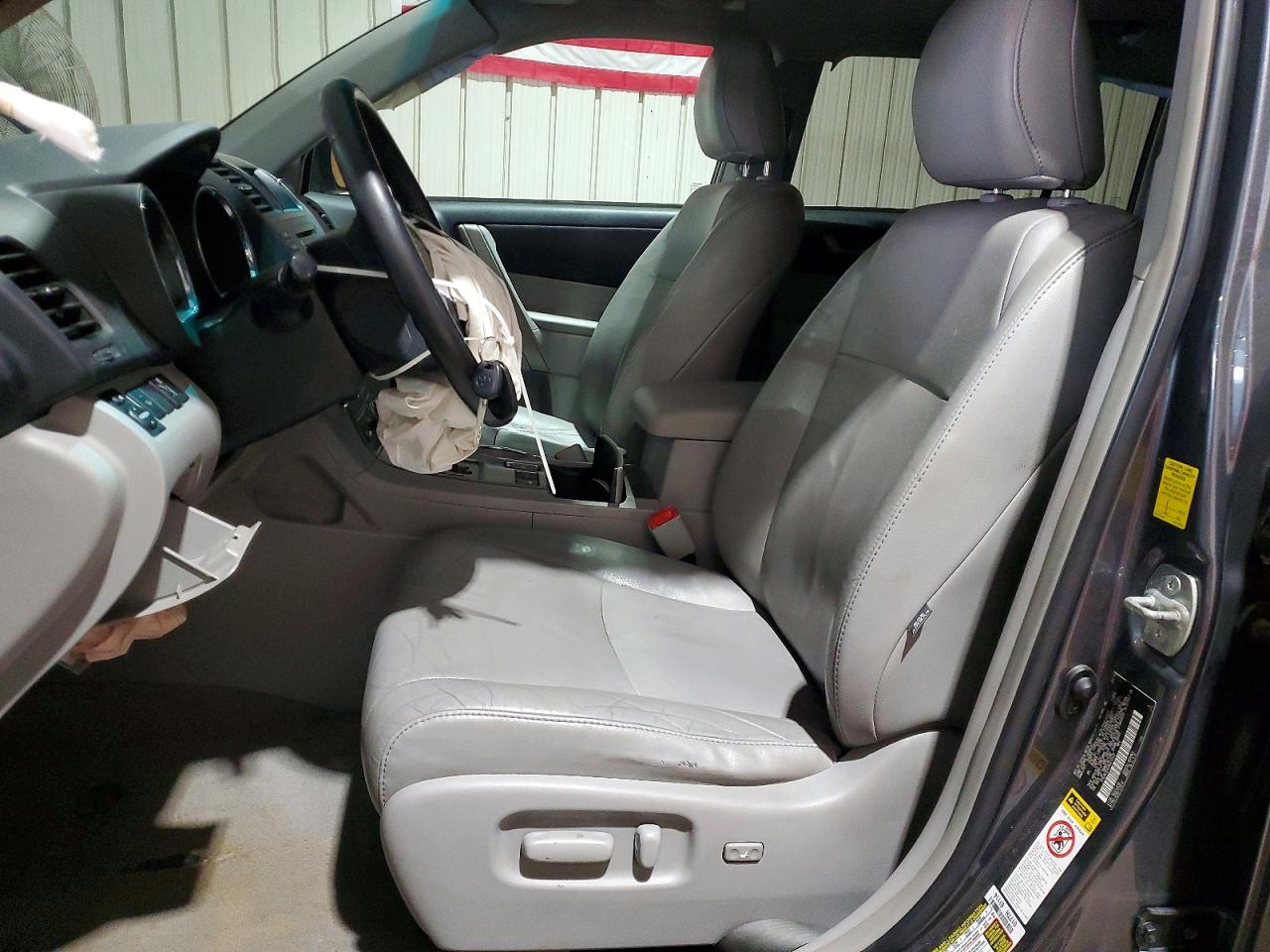 2010 TOYOTA HIGHLANDER SE photo 19