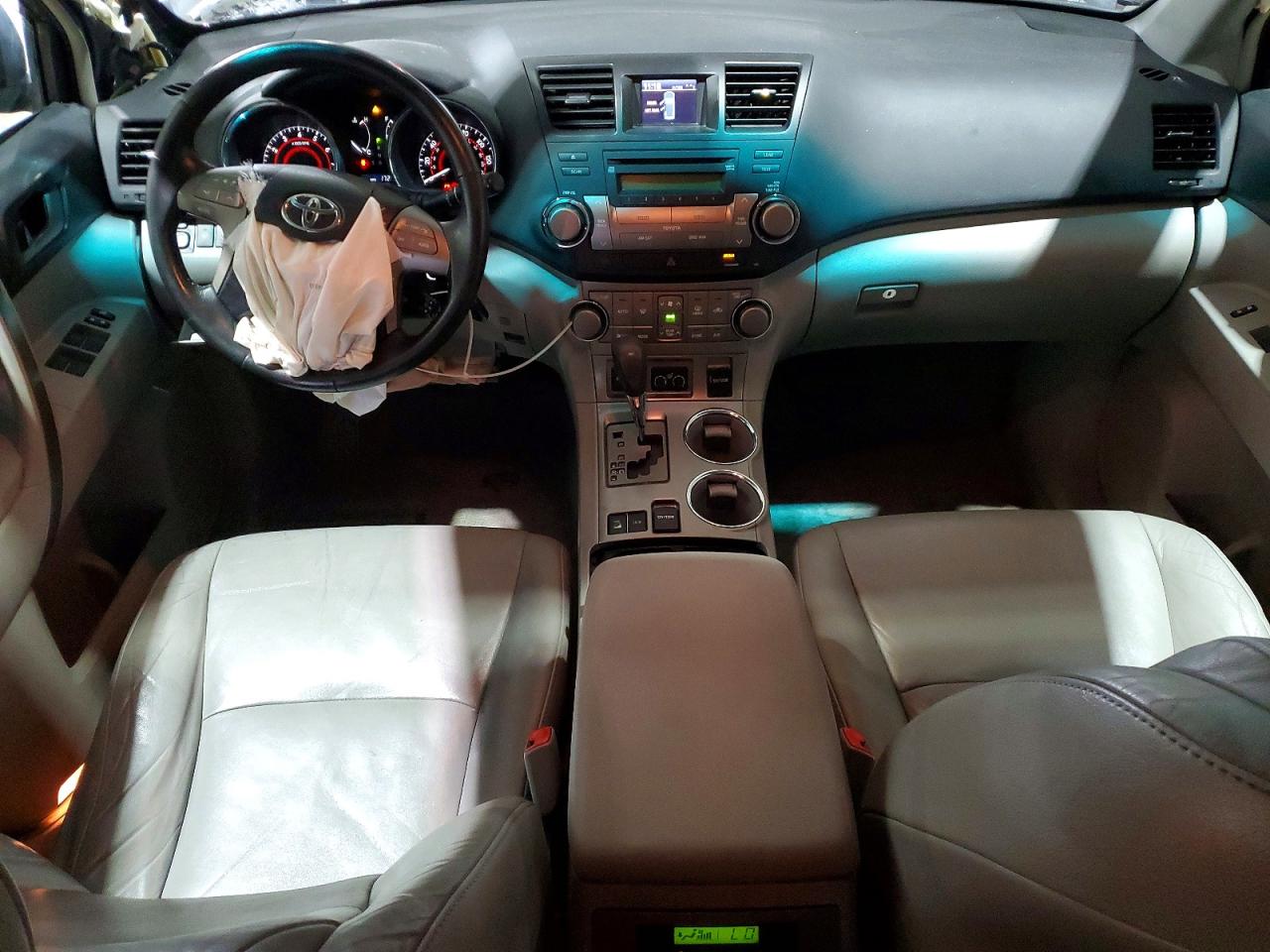 2010 TOYOTA HIGHLANDER SE photo 22