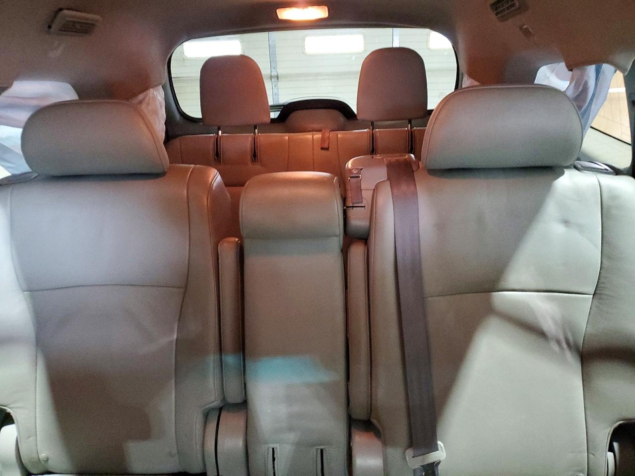 2010 TOYOTA HIGHLANDER SE photo 28