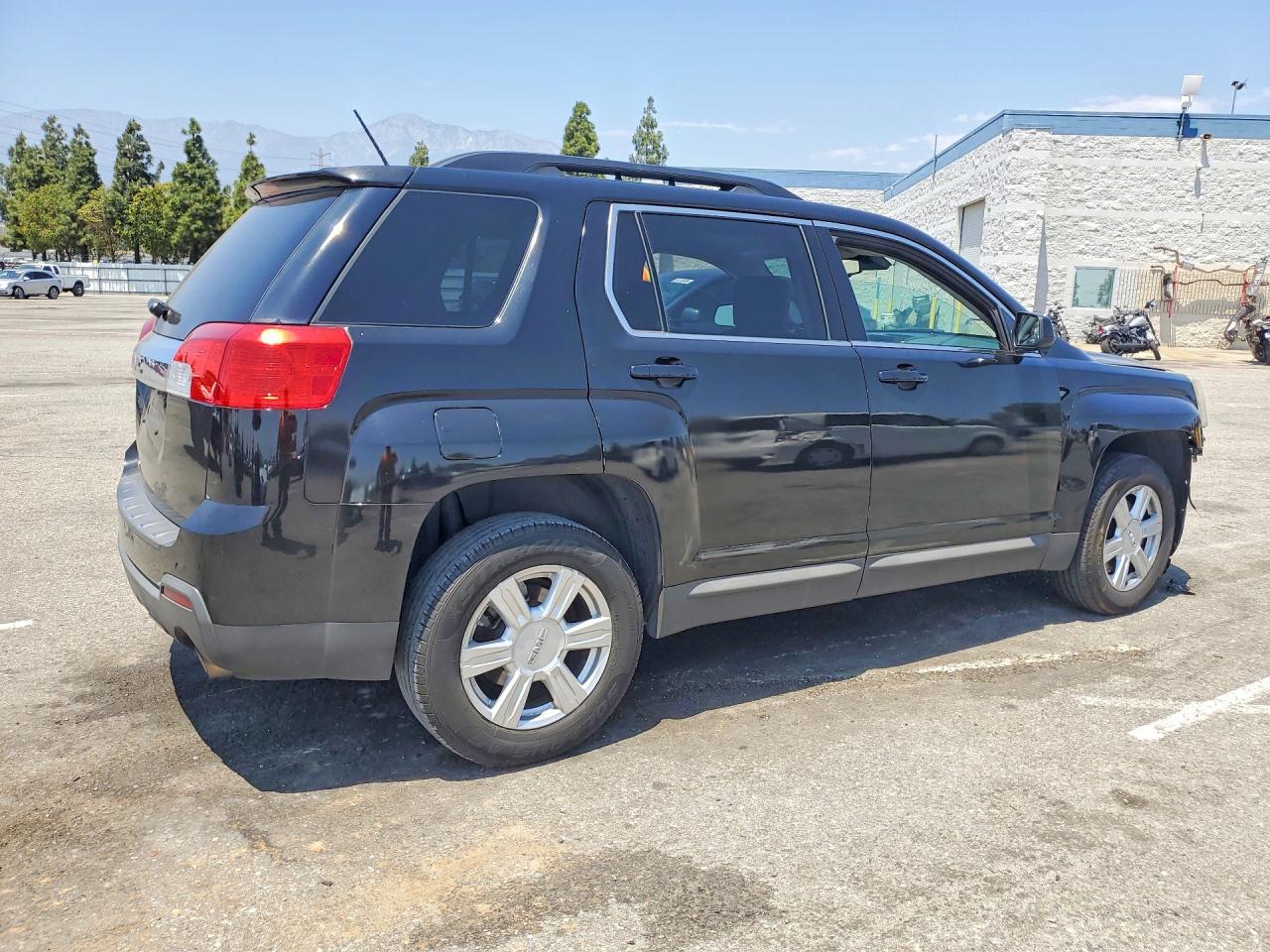 2015 GMC TERRAIN SLT photo 5