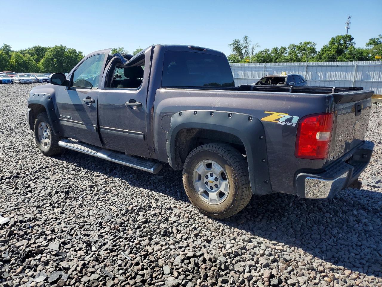 2010 CHEVROLET SILVERADO K1500 LT photo 2