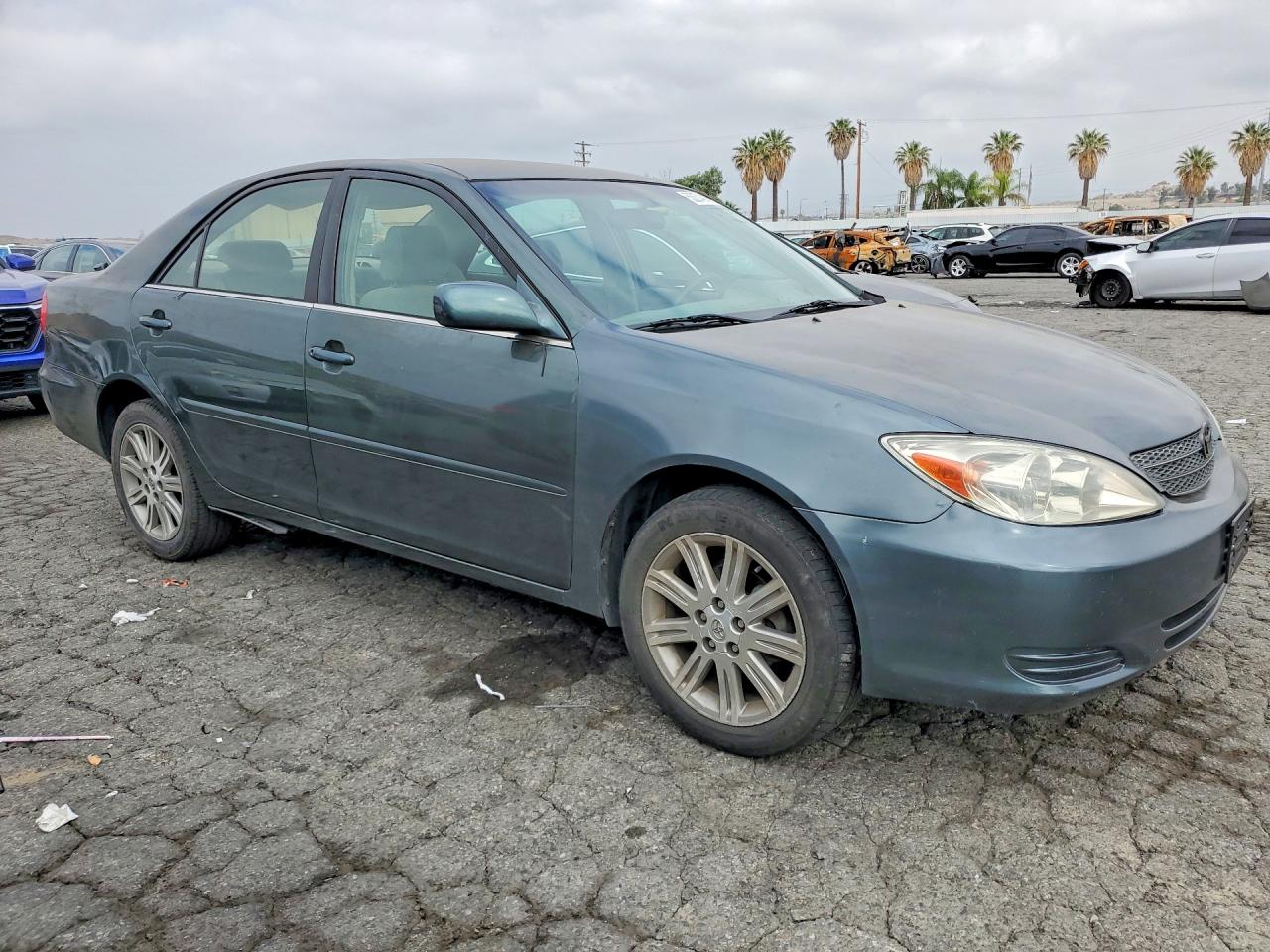 2002 TOYOTA CAMRY LE photo 4