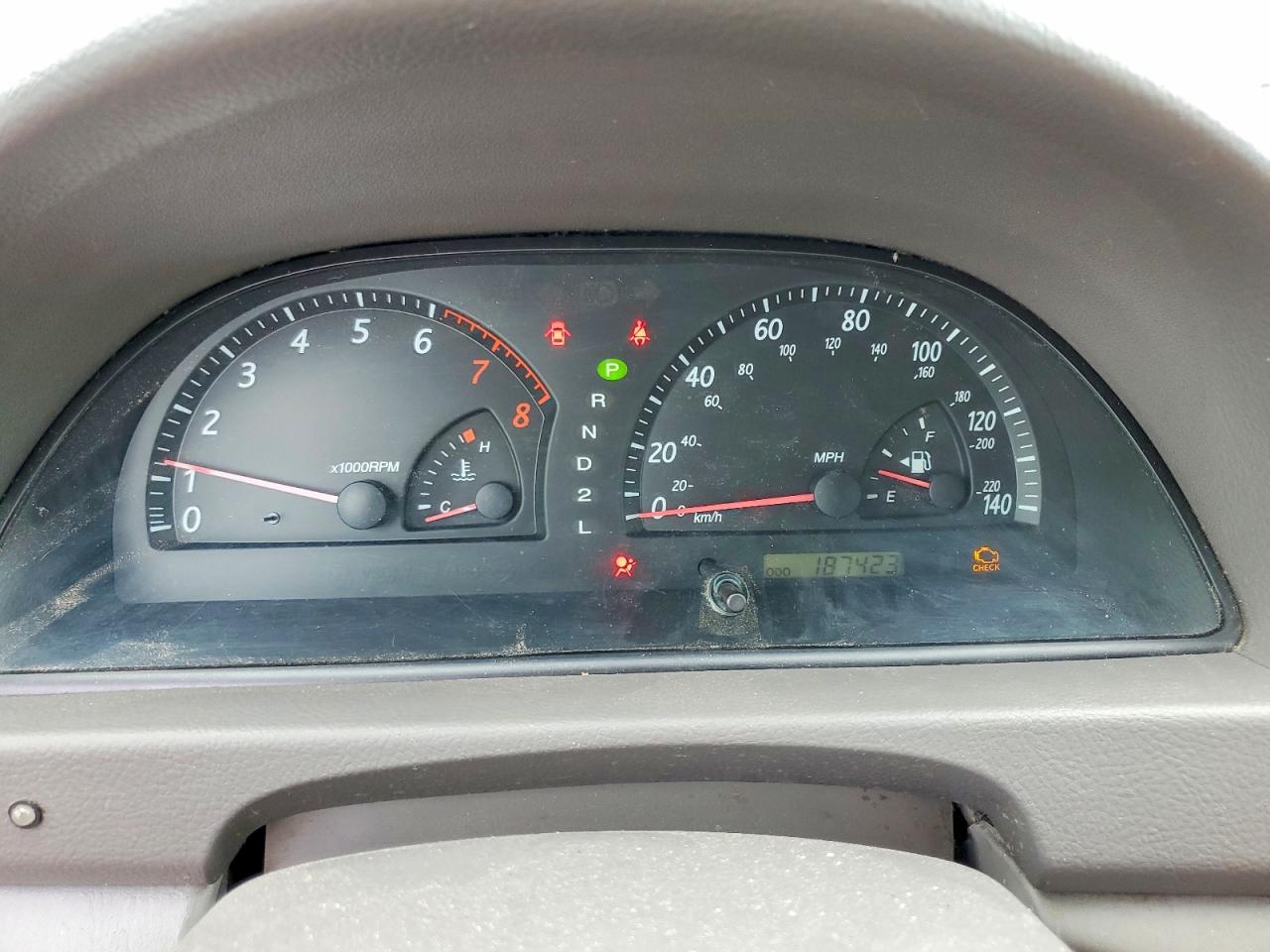 2002 TOYOTA CAMRY LE photo 9