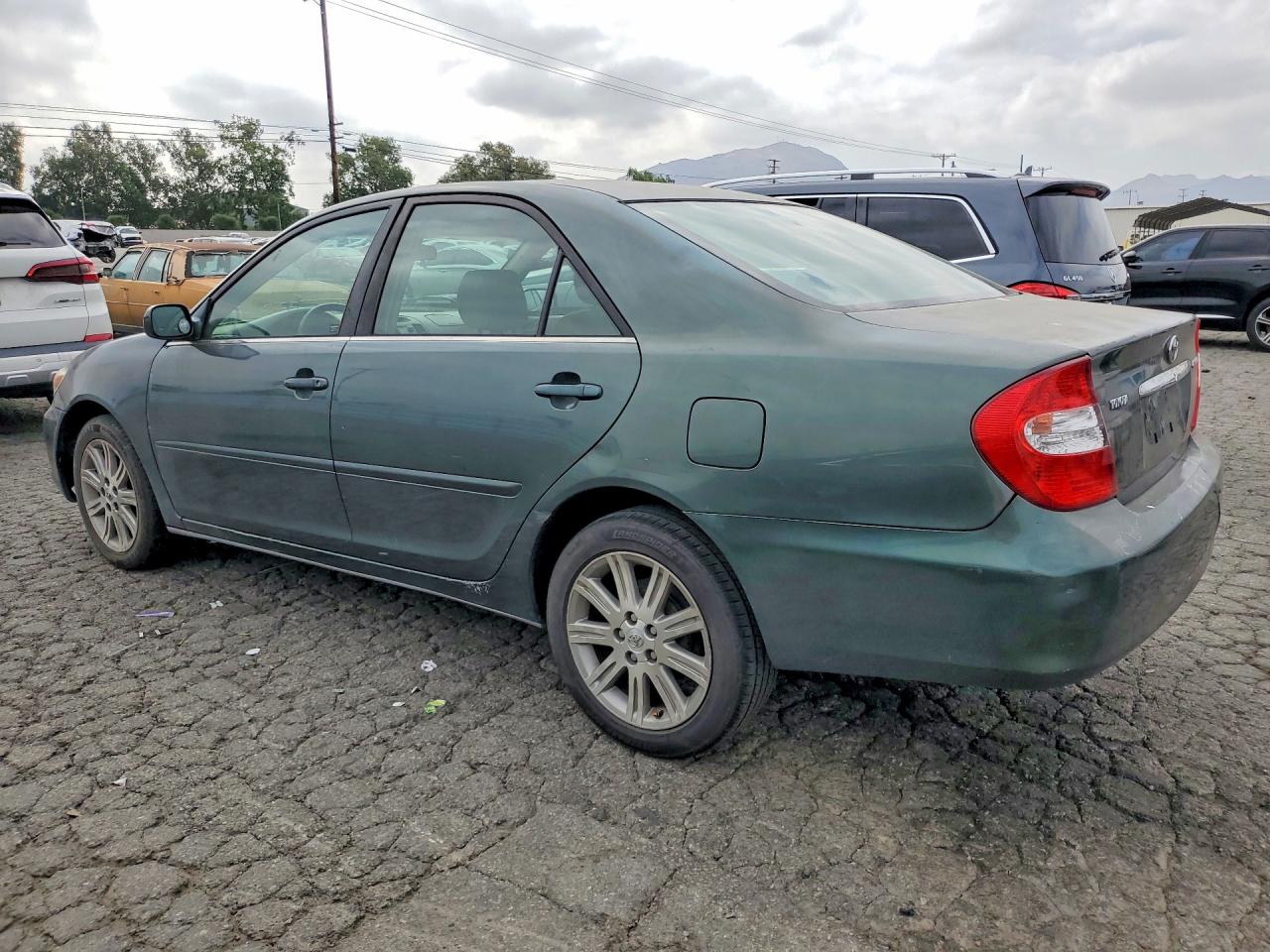 2002 TOYOTA CAMRY LE photo 2