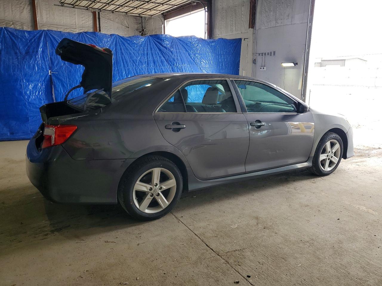 2013 TOYOTA CAMRY SE photo 3