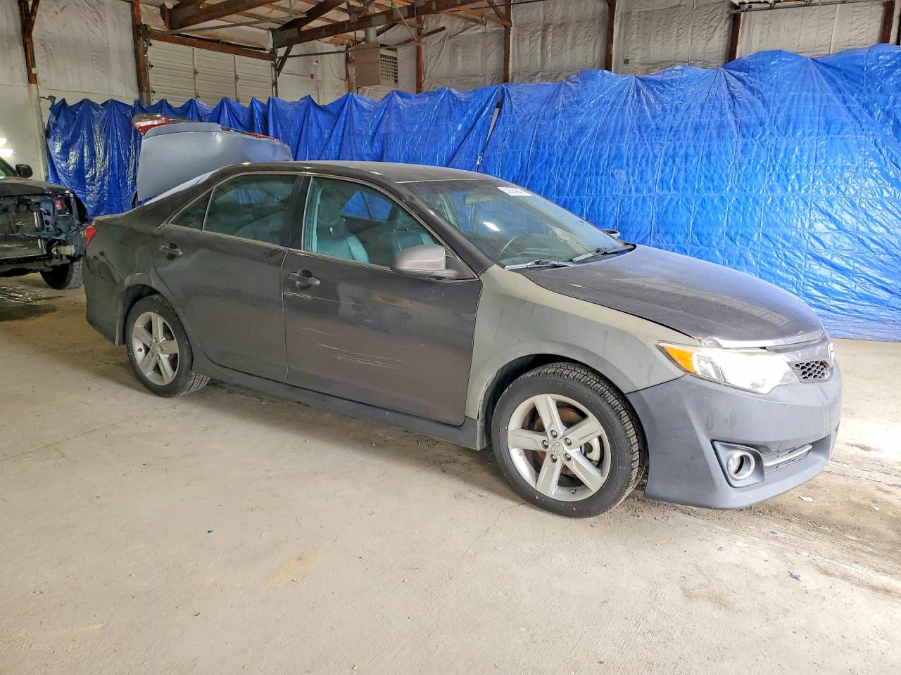 2013 TOYOTA CAMRY SE photo 4