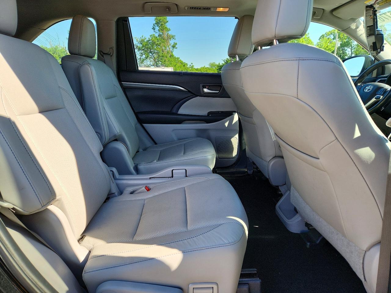 2019 TOYOTA HIGHLANDER LIMITED photo 31