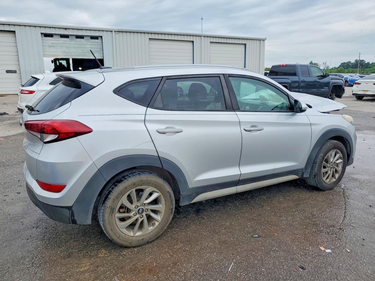 2017 HYUNDAI TUCSON SE photo 7