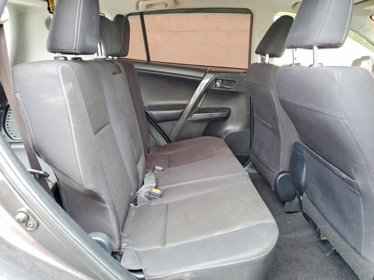 2017 TOYOTA RAV4 XLE photo 31