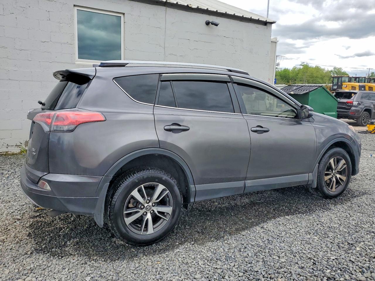 2017 TOYOTA RAV4 XLE photo 7
